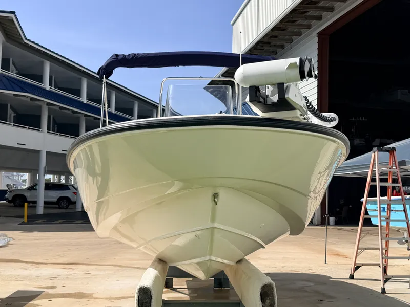 Slide: The Image of Boston Whaler 220 DAUNTLESS 2006 - 9