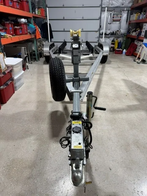 Slide: The Image of Boston Whaler 220 DAUNTLESS 2006 - 31