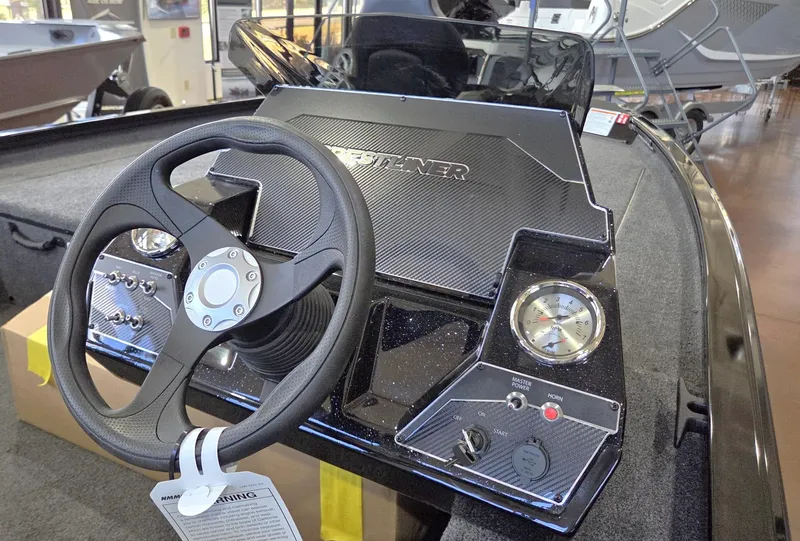 Slide: The Image of Crestliner XF189 BASS 2026 - 3