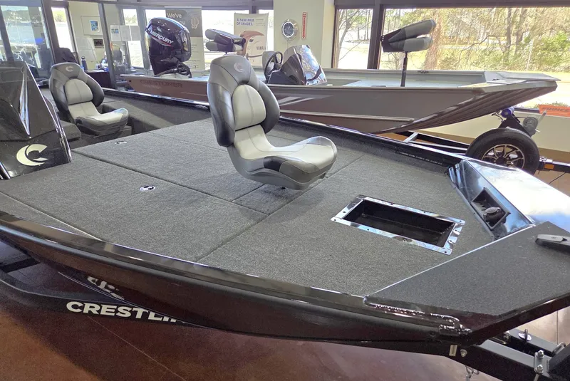 Slide: The Image of Crestliner XF189 BASS 2026 - 4