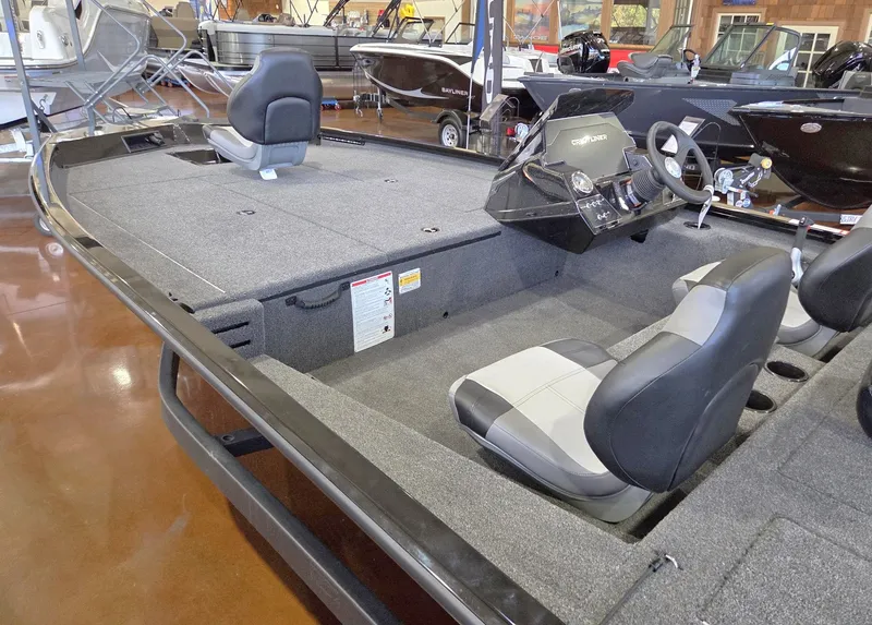 Slide: The Image of Crestliner XF189 BASS 2026 - 7