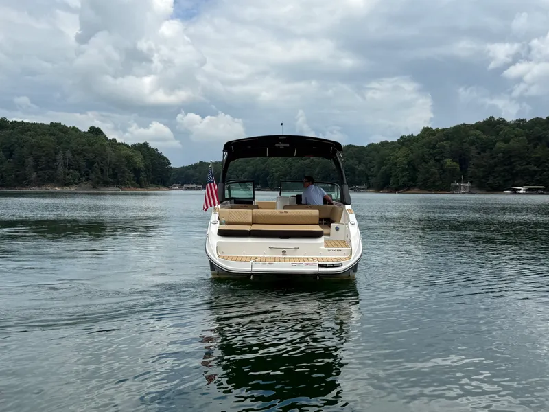 Slide: The Image of Sea Ray 270 SDX 2025 - 7