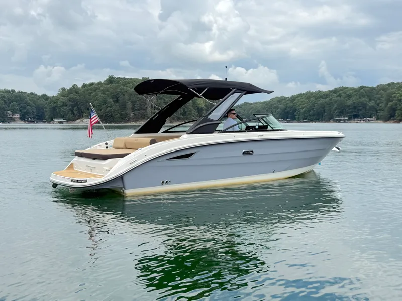 Slide: The Image of Sea Ray 270 SDX 2025 - 16