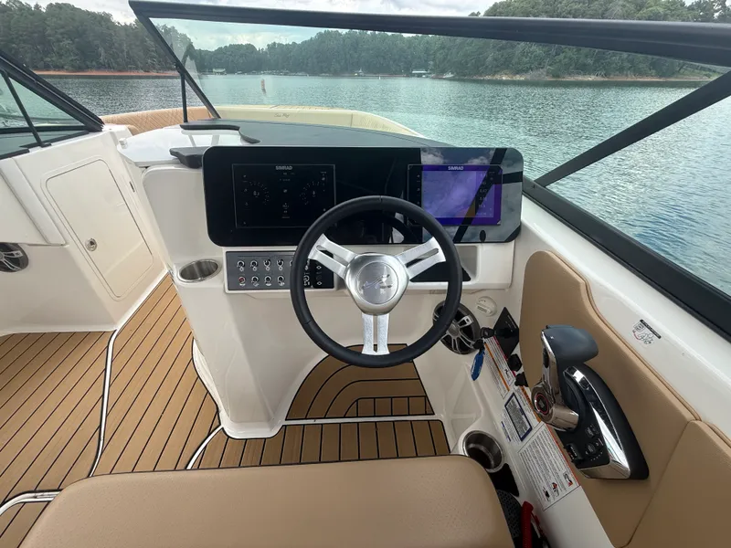Slide: The Image of Sea Ray 270 SDX 2025 - 31