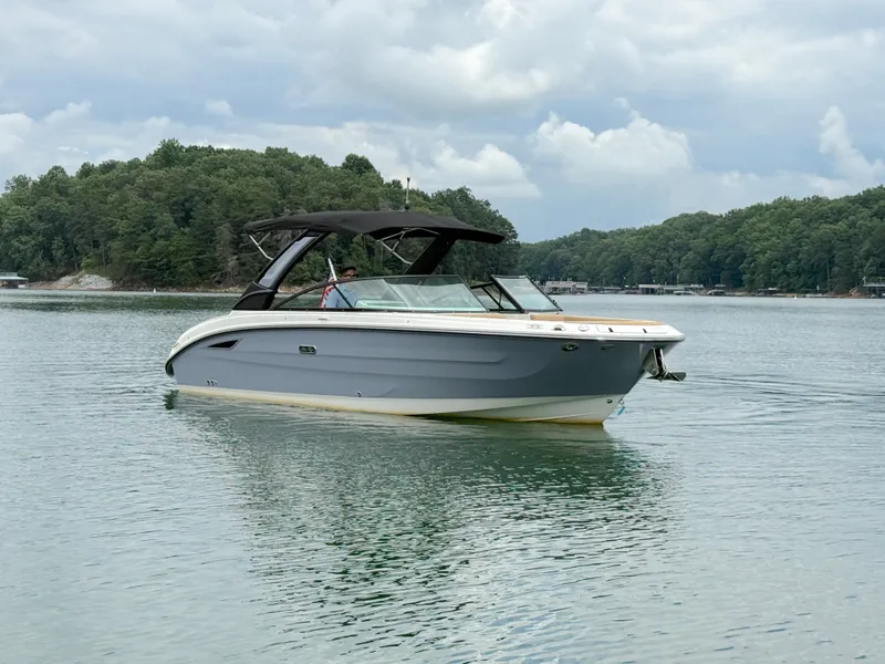 Slide: The Image of Sea Ray 270 SDX 2025 - 3