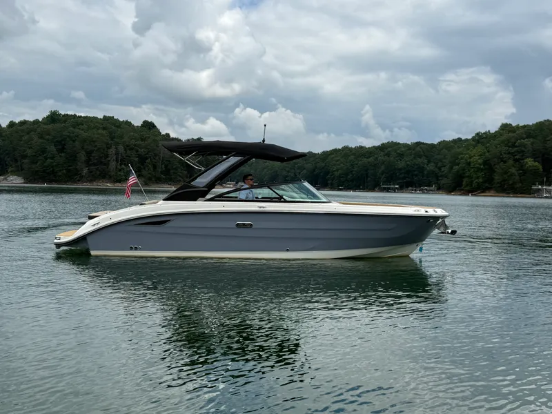 Slide: The Image of Sea Ray 270 SDX 2025 - 2