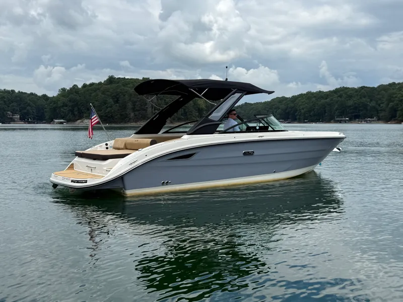 Slide: The Image of Sea Ray 270 SDX 2025 - 4