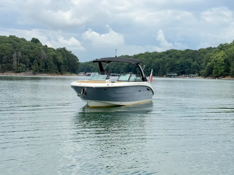 Slide: The Image of Sea Ray 270 SDX 2025 - 6