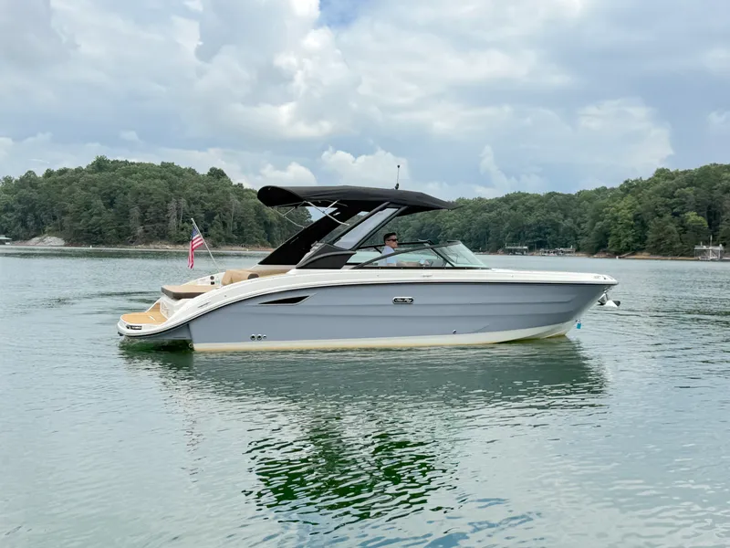 Slide: The Image of Sea Ray 270 SDX 2025 - 15