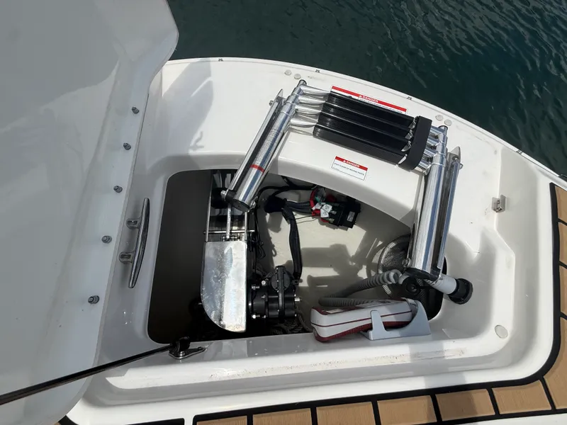 Slide: The Image of Sea Ray 270 SDX 2025 - 47