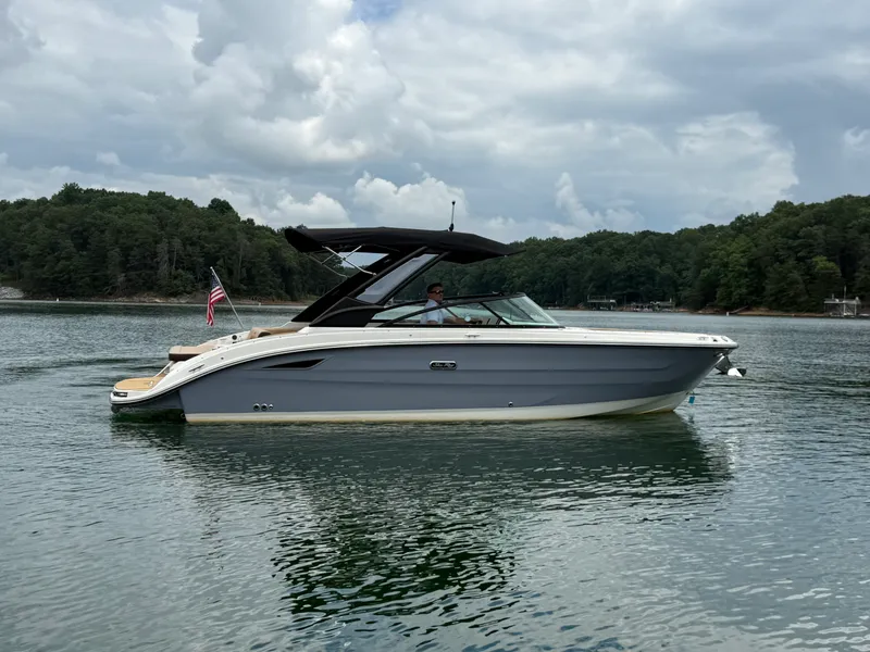 Slide: The Image of Sea Ray 270 SDX 2025 - 3