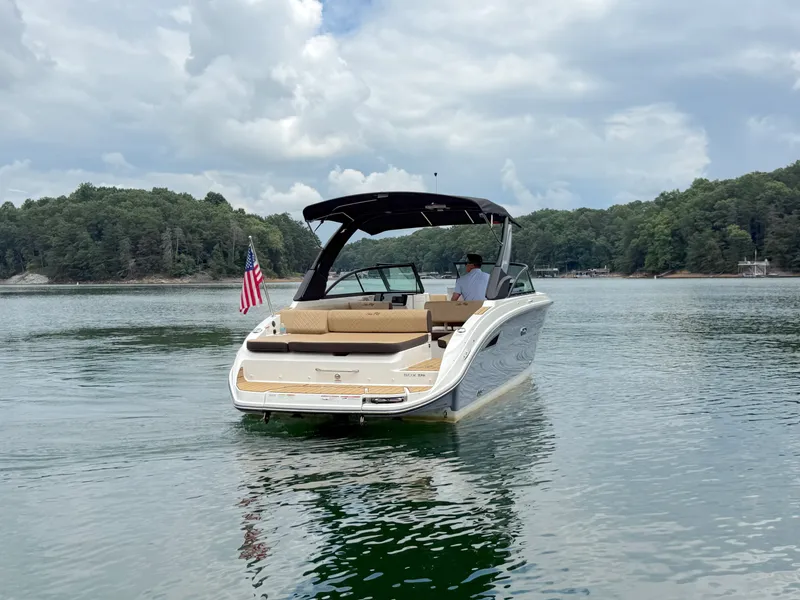 Slide: The Image of Sea Ray 270 SDX 2025 - 11