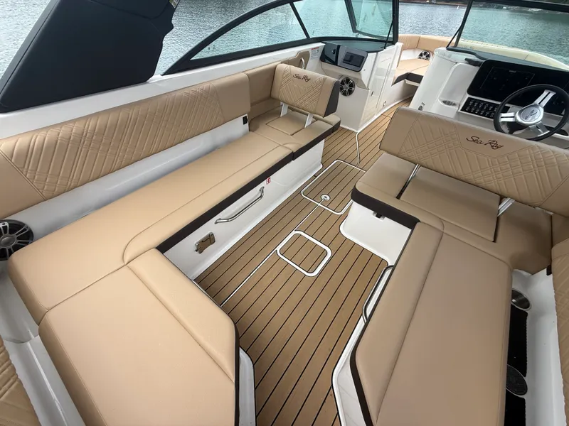 Slide: The Image of Sea Ray 270 SDX 2025 - 24