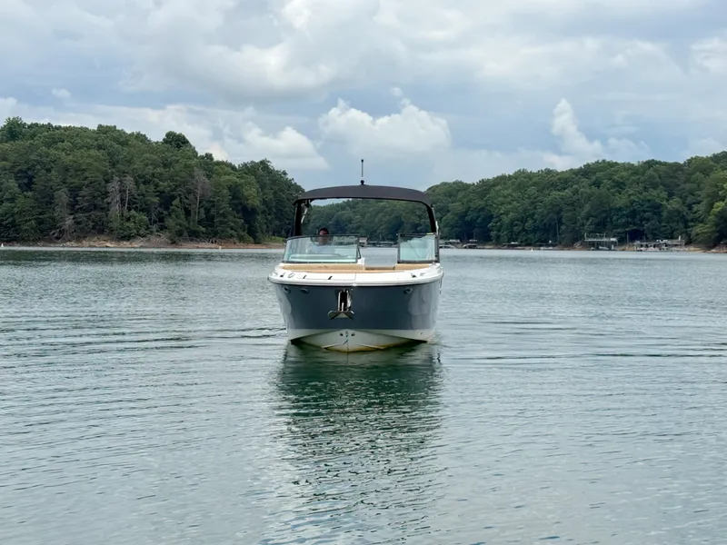 Slide: The Image of Sea Ray 270 SDX 2025 - 5