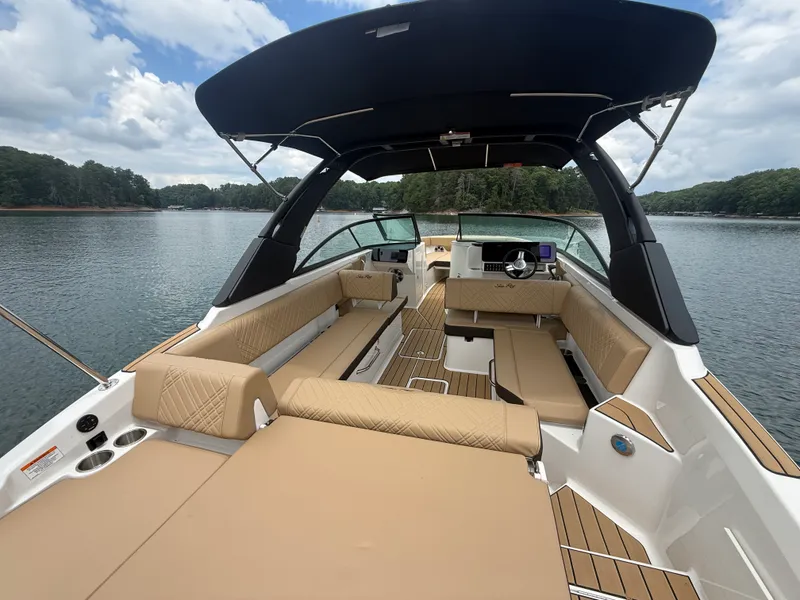 Slide: The Image of Sea Ray 270 SDX 2025 - 19