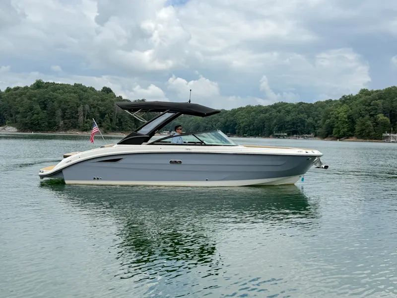 Slide: The Image of Sea Ray 270 SDX 2025 - 13