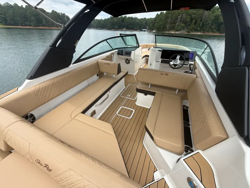 Slide: The Image of Sea Ray 270 SDX 2025 - 20
