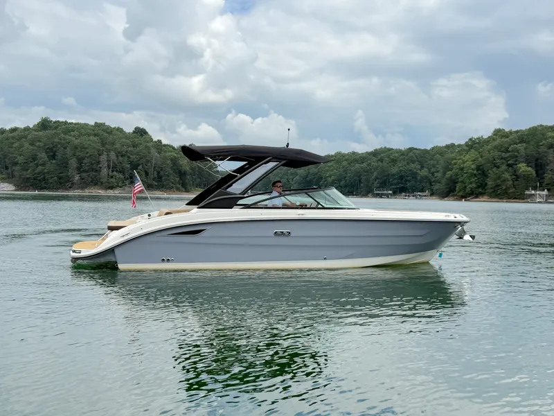 Slide: The Image of Sea Ray 270 SDX 2025 - 14