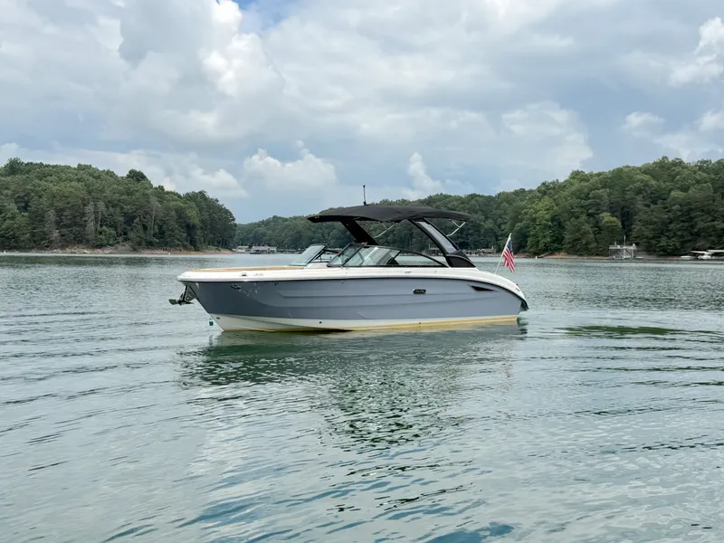 Slide: The Image of Sea Ray 270 SDX 2025 - 7