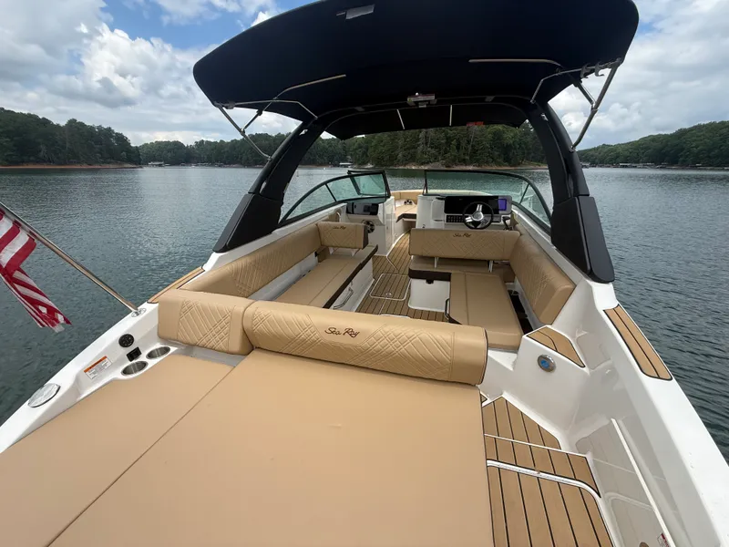 Slide: The Image of Sea Ray 270 SDX 2025 - 18