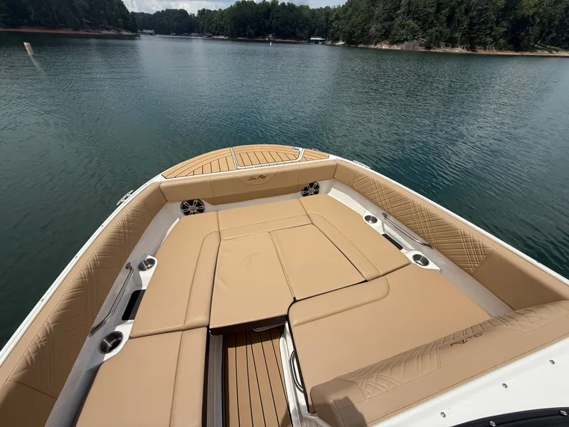 Slide: The Image of Sea Ray 270 SDX 2025 - 45