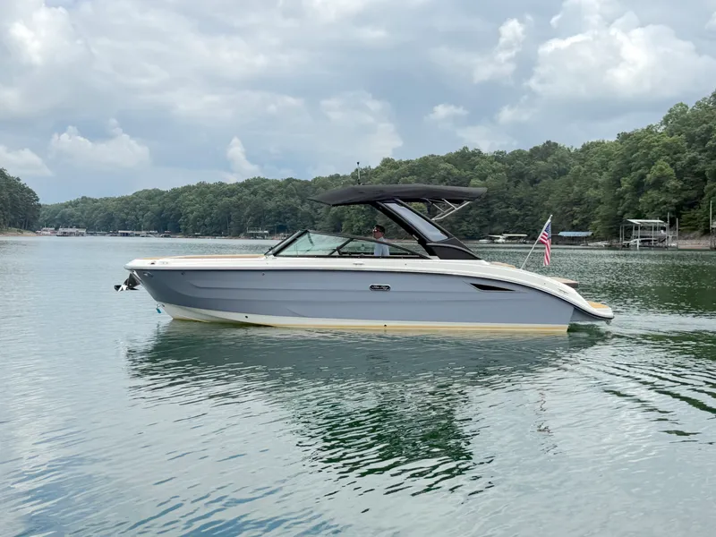 Slide: The Image of Sea Ray 270 SDX 2025 - 8