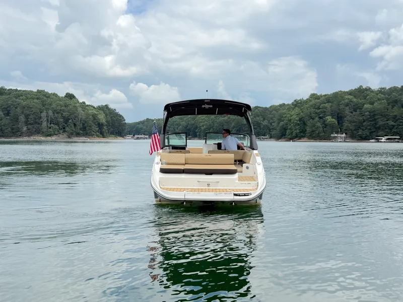 Slide: The Image of Sea Ray 270 SDX 2025 - 10