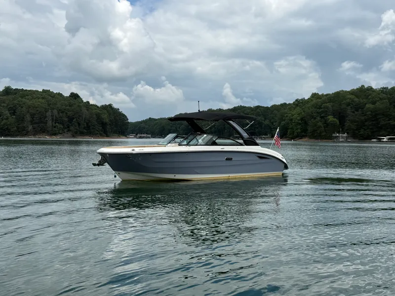 Slide: The Image of Sea Ray 270 SDX 2025 - 9
