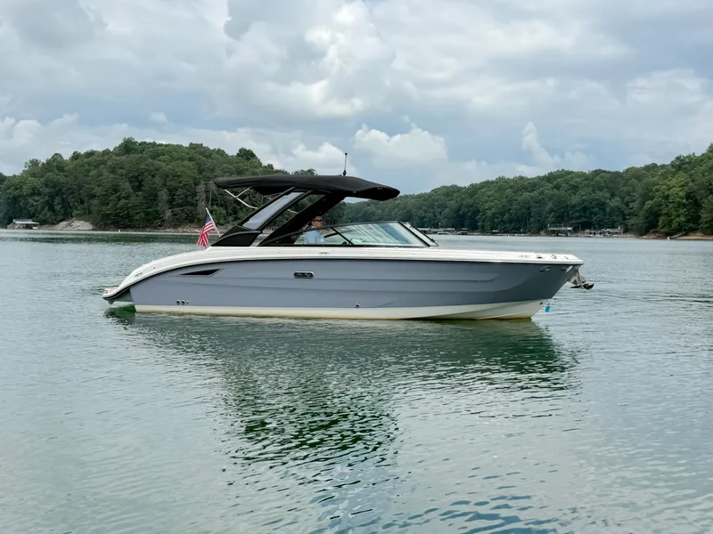 Slide: The Image of Sea Ray 270 SDX 2025 - 1