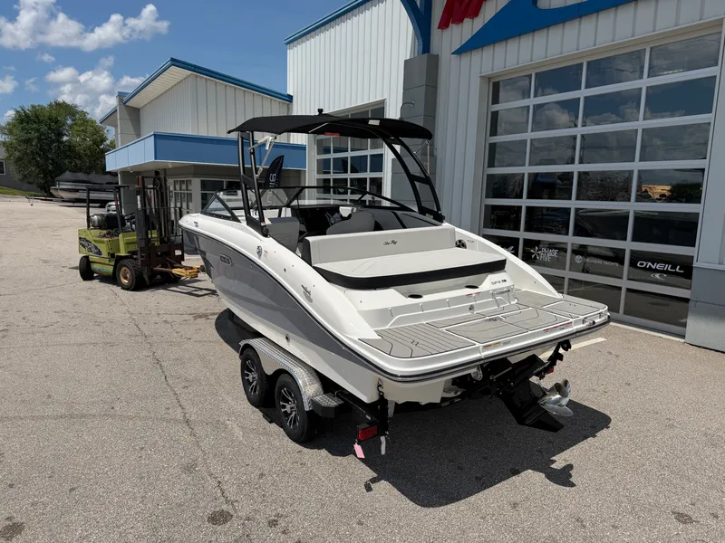 Slide: The Image of Sea Ray SPX 210 2027 - 2