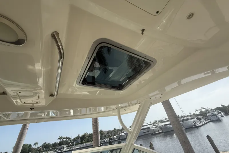 Slide: The Image of Boston Whaler 320 VANTAGE 2018 - 53
