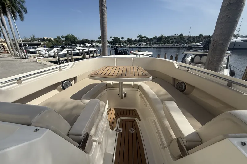 Slide: The Image of Boston Whaler 320 VANTAGE 2018 - 62