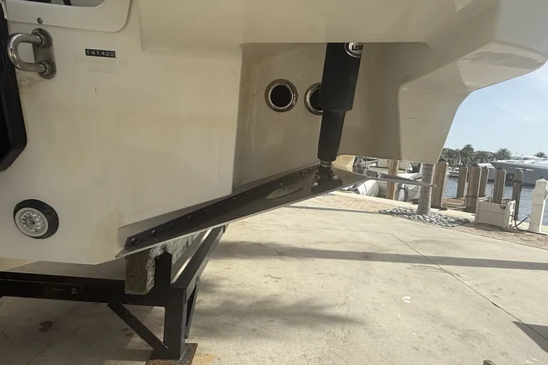 Slide: The Image of Boston Whaler 320 VANTAGE 2018 - 15