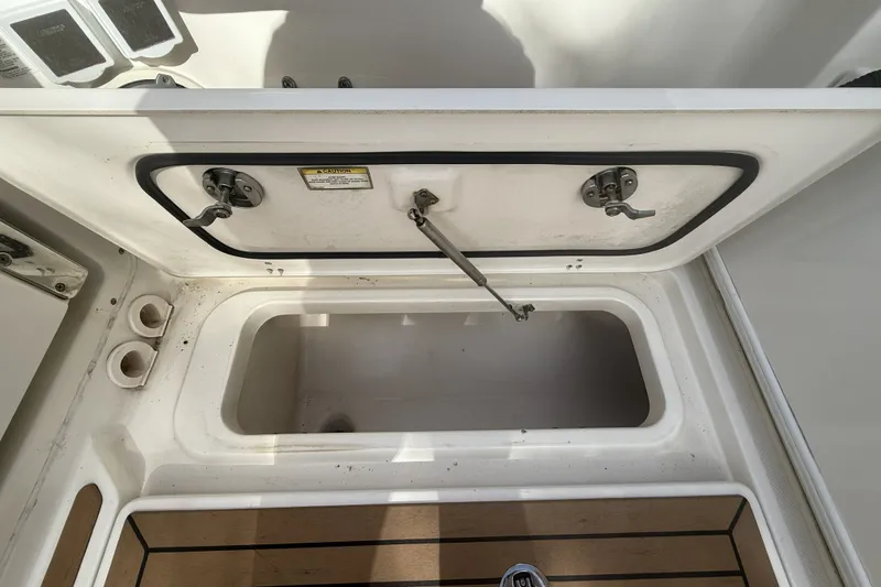 Slide: The Image of Boston Whaler 320 VANTAGE 2018 - 20