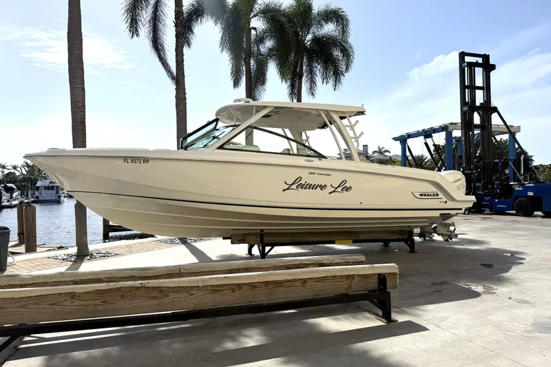 The Image of Boston Whaler 320 VANTAGE 2018 - 0