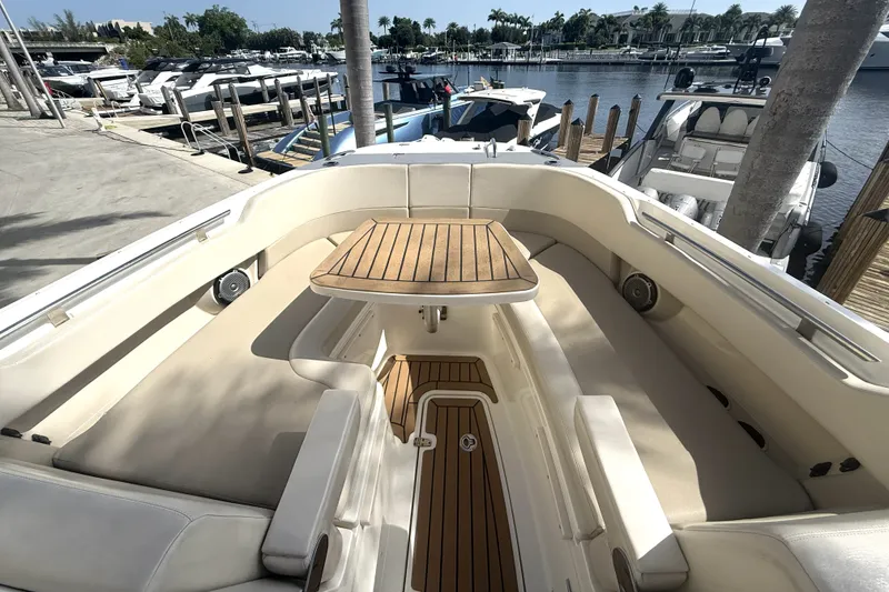 Slide: The Image of Boston Whaler 320 VANTAGE 2018 - 63
