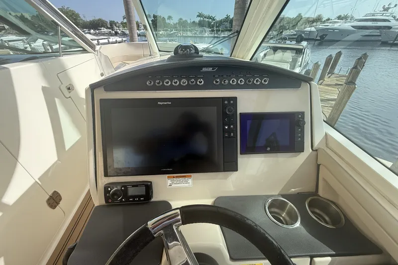 Slide: The Image of Boston Whaler 320 VANTAGE 2018 - 50