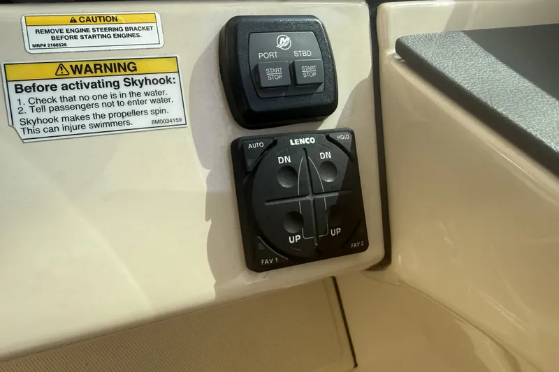 Slide: The Image of Boston Whaler 320 VANTAGE 2018 - 52
