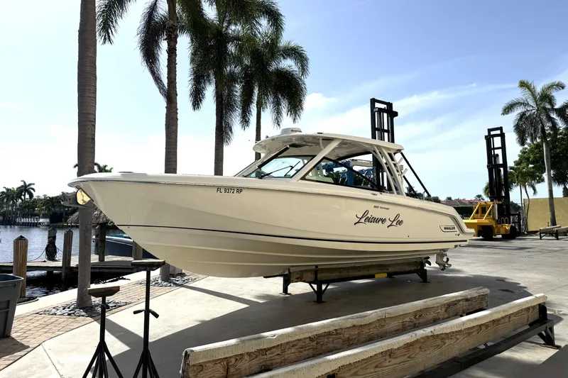 Slide: The Image of Boston Whaler 320 VANTAGE 2018 - 3