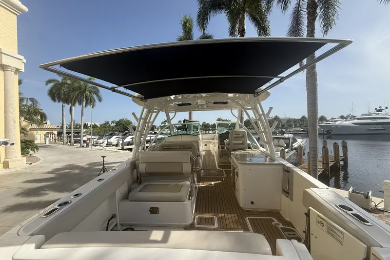 Slide: The Image of Boston Whaler 320 VANTAGE 2018 - 39