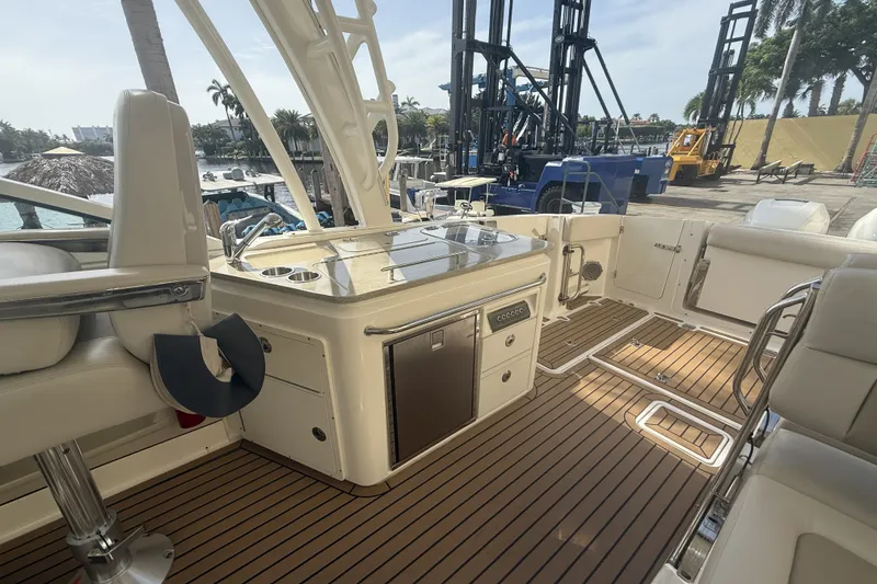 Slide: The Image of Boston Whaler 320 VANTAGE 2018 - 36