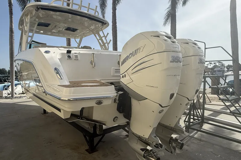 Slide: The Image of Boston Whaler 320 VANTAGE 2018 - 13
