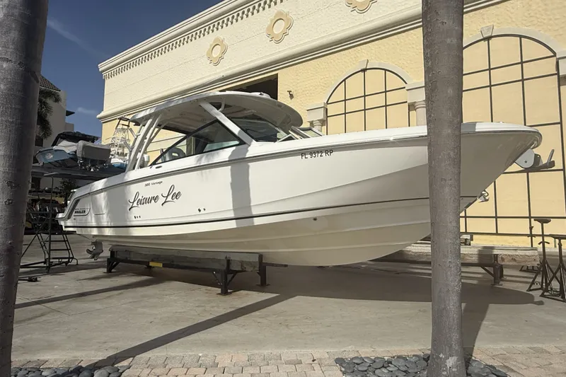 Slide: The Image of Boston Whaler 320 VANTAGE 2018 - 9