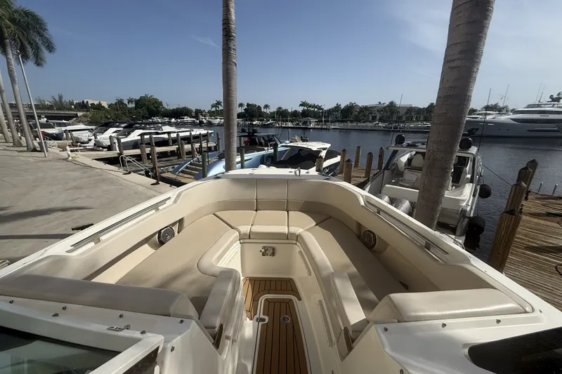 Slide: The Image of Boston Whaler 320 VANTAGE 2018 - 61