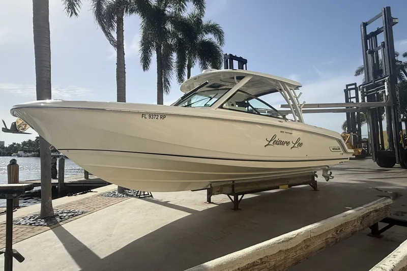 Slide: The Image of Boston Whaler 320 VANTAGE 2018 - 4