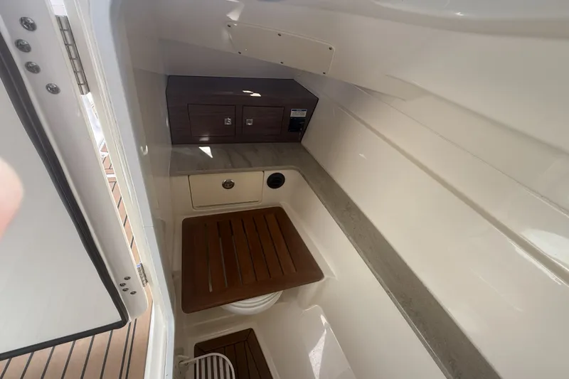Slide: The Image of Boston Whaler 320 VANTAGE 2018 - 56