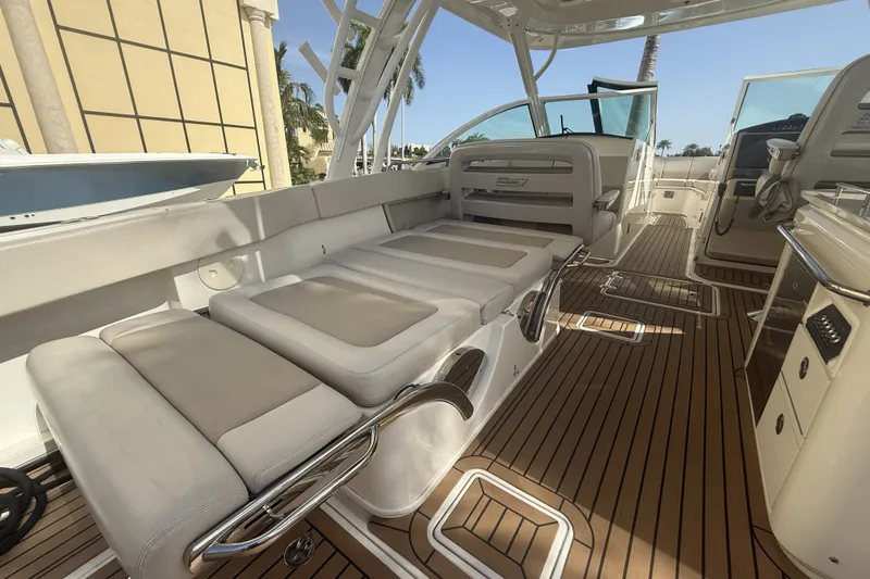 Slide: The Image of Boston Whaler 320 VANTAGE 2018 - 31