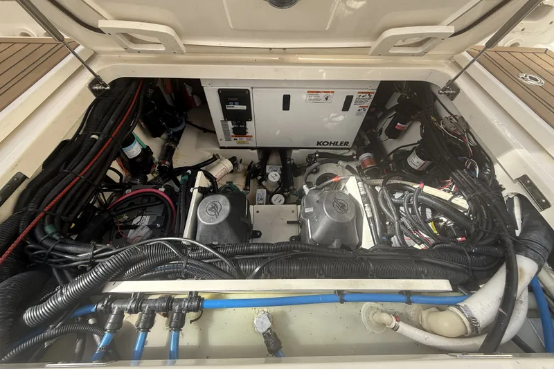 Slide: The Image of Boston Whaler 320 VANTAGE 2018 - 68
