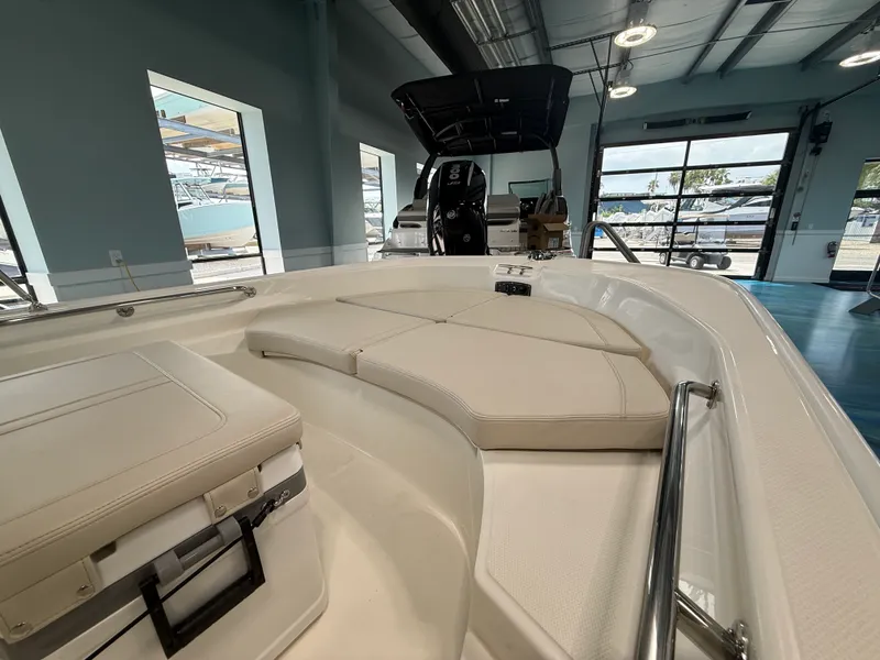 Slide: The Image of Boston Whaler 170 Montauk 2027 - 9
