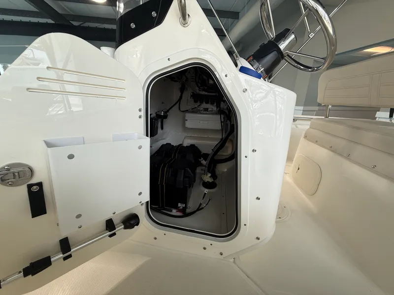 Slide: The Image of Boston Whaler 170 Montauk 2027 - 11